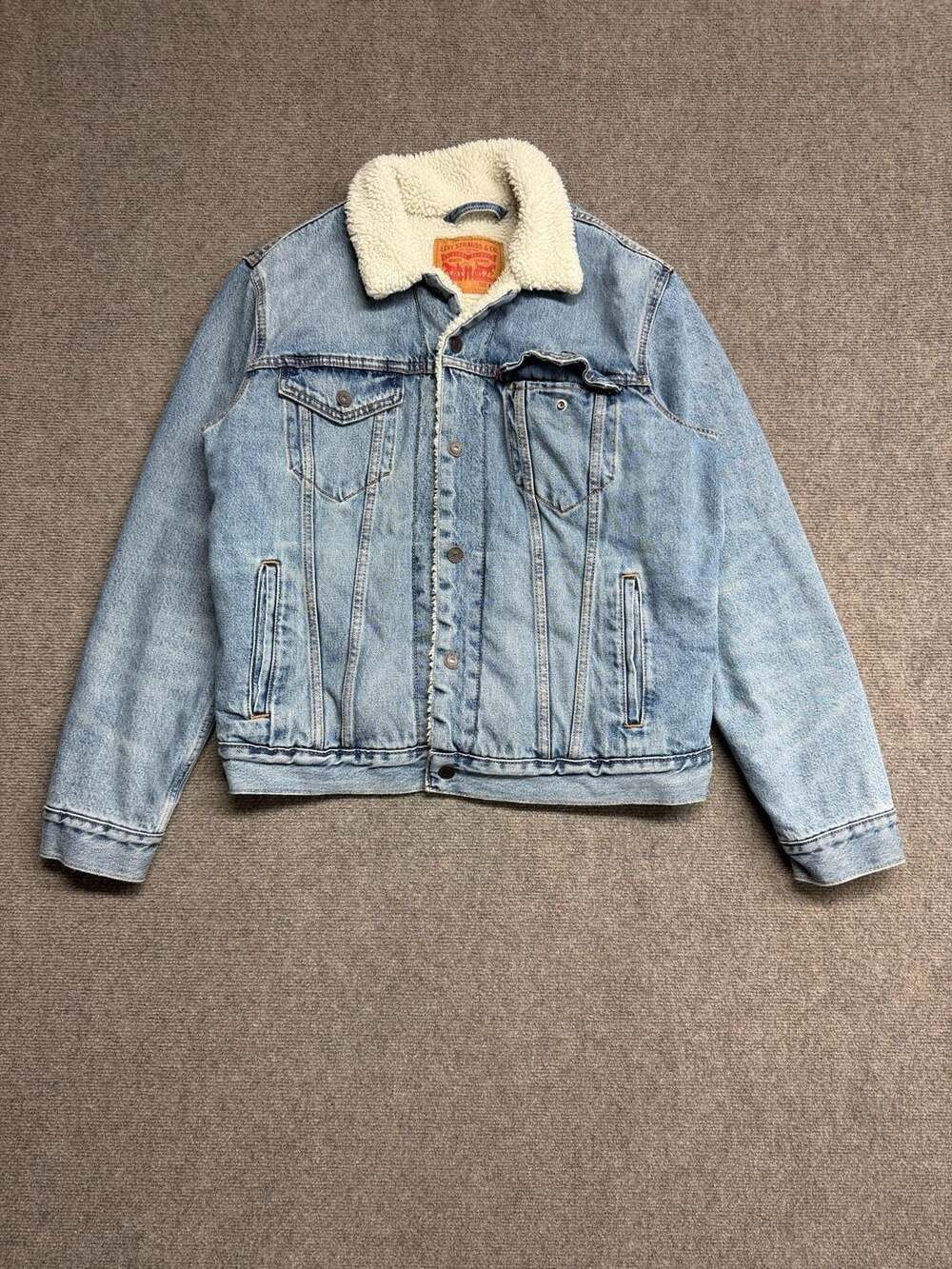 Levi's Sherpa Trucker Jacket Size M Light Wash Denim